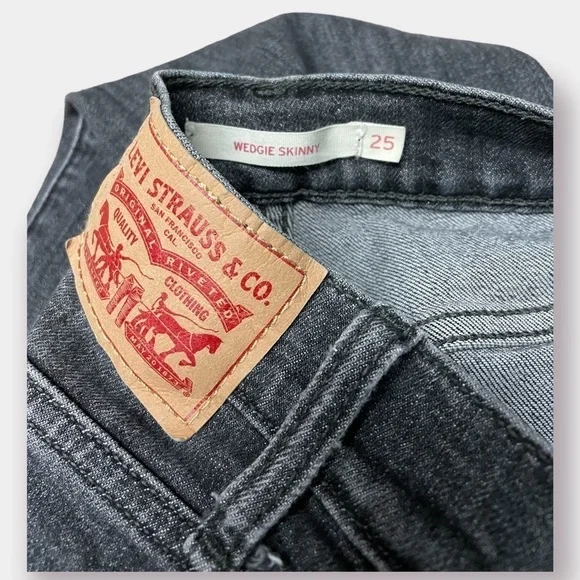 Levi's Wedgie Skinny High Rise Cropped Button Fly Black Size 25